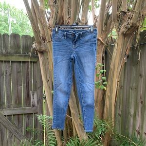 Denim Jeans. Mid-rise legging. 2/26